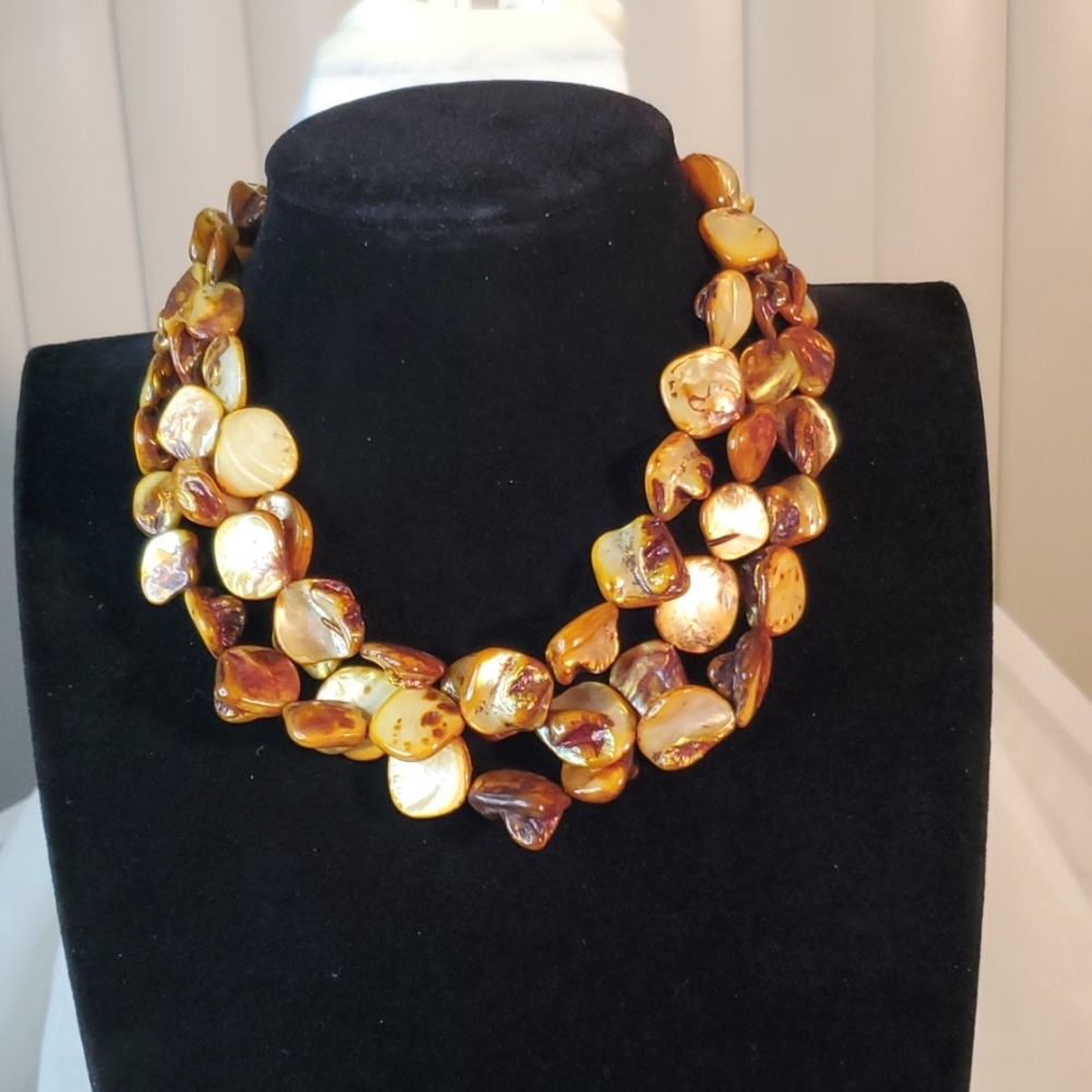 🍂THREE STRAND GOLDEN BROWN BEADS🍂  15"   VTG